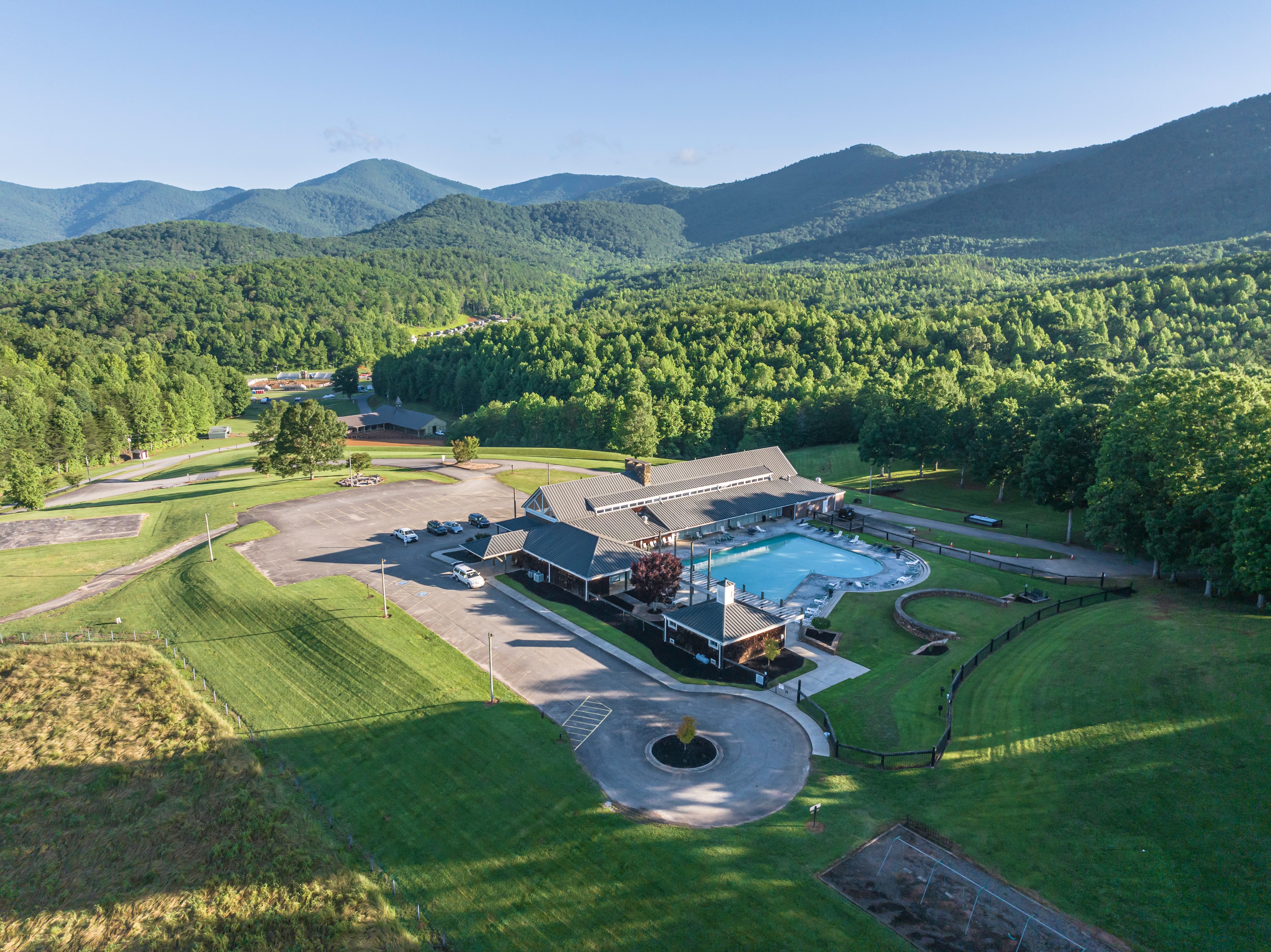 Mountain retreat cabin surrounded by Georgia forest